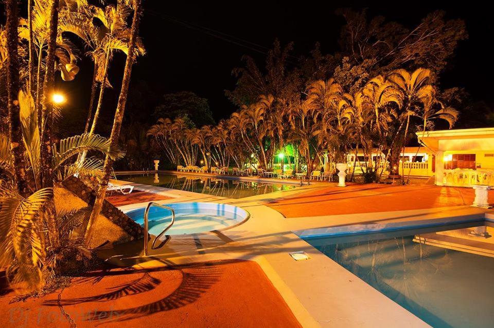 Hotel La Isla Parrita Exterior photo